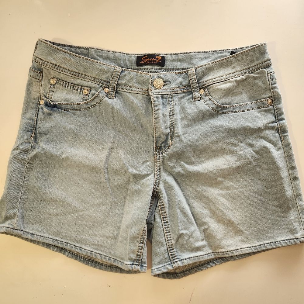 Seven 7  Blue Jeans Shorts 10 Embroidered Pockets Stretchy Comfort‎ Casual Zip